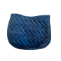 Tapis de selle CORAL VELOURS - Flags & Cup - Taille full - Coloris bleu - Broderie logo pas cher en petite quantité